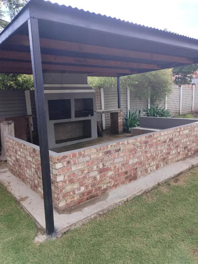 Ditsaleng Bed And Breakfast Vanderbijlpark Exterior foto